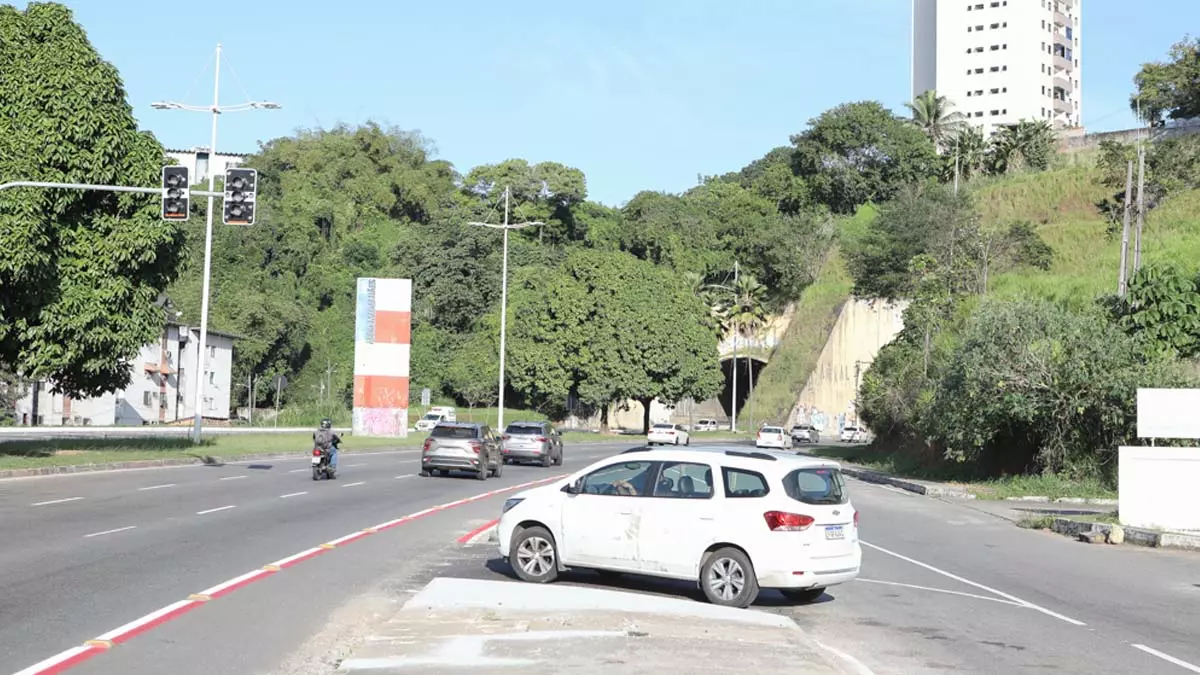 Dois novos retornos para veículos passam a funcionar esta semana nas vias da capital baiana, instalados pela Superintendência