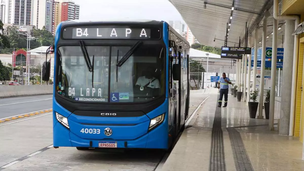 A partir deste sábado (13), a linha B4 do BRT terá o horário de funcionamento ampliado. A linha, que estava funcionando em operação