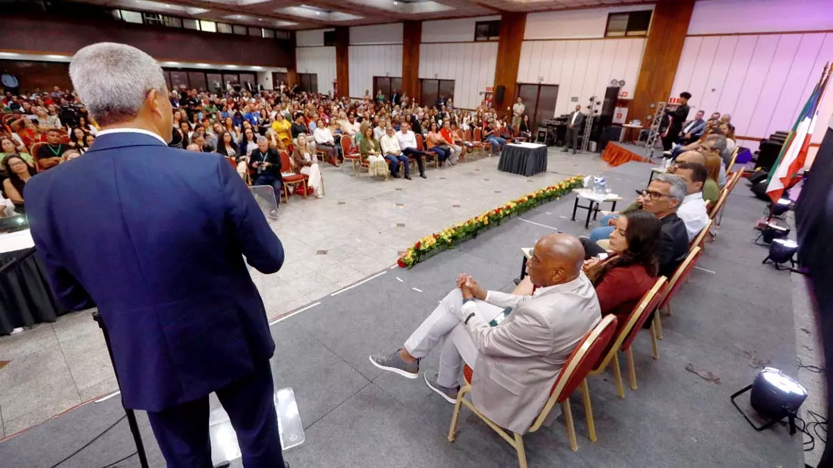 Com foco nas melhorias dos indicadores da educação pública baiana a partir da implementação de políticas territoriais,