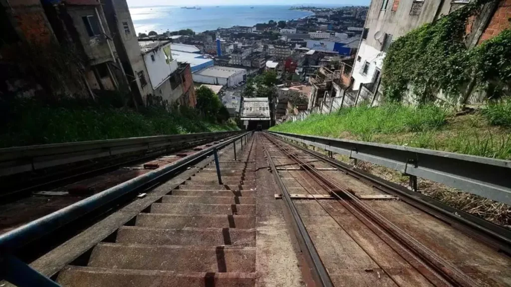 da Calçada e da Liberdade, serviços de manutenção estão sendo realizados no Plano Inclinado Liberdade-Calçada (PILC).