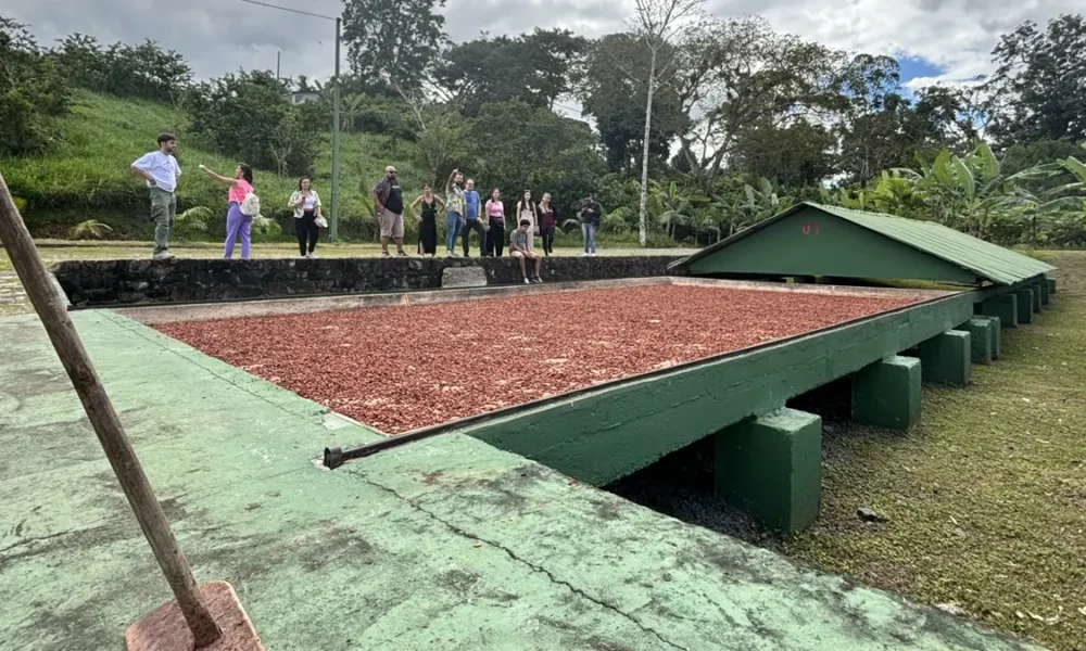 Jornalistas do Brasil, Portugal e França conheceram o roteiro da Estrada do Chocolate, onde o visitante tem uma experiência