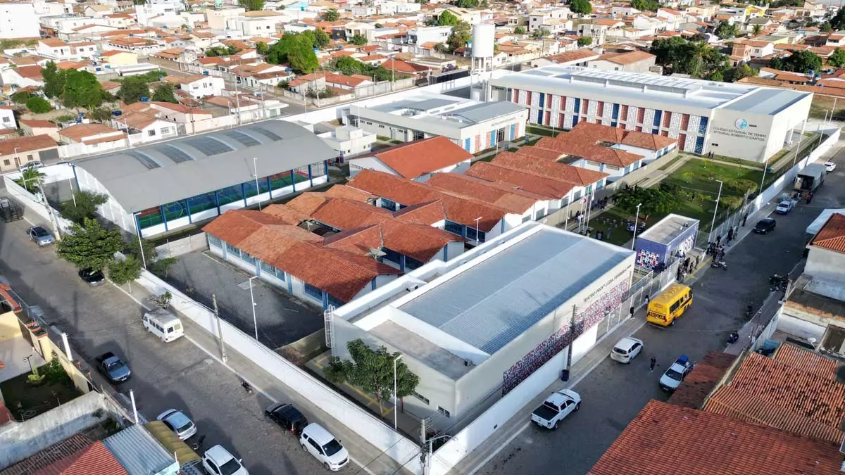 Mais de mil estudantes da rede estadual de Poções serão atendidos no novo colégio de tempo integral Roberto Santos