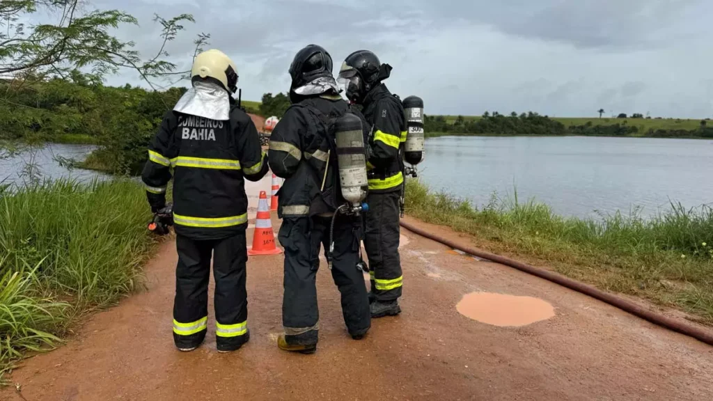 A Empresa Baiana de Águas e Saneamento (Embasa) realizou, na manhã desta sexta-feira (2), um simulado de emergência química na BR 101