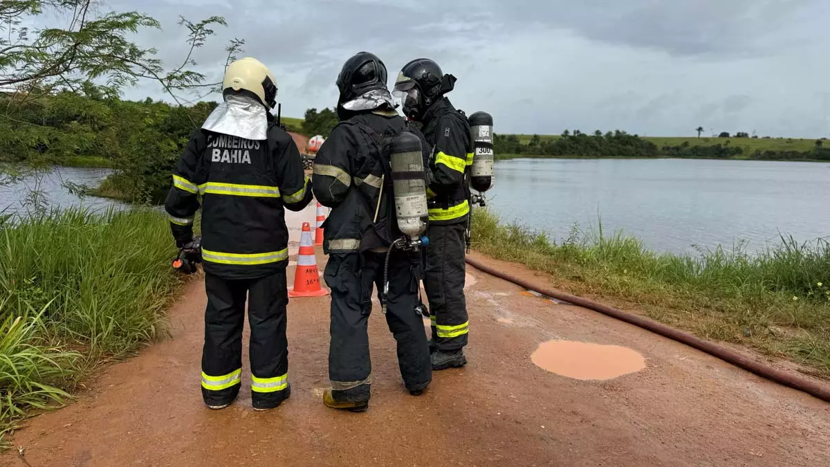 A Empresa Baiana de Águas e Saneamento (Embasa) realizou, na manhã desta sexta-feira (2), um simulado de emergência química na BR 101