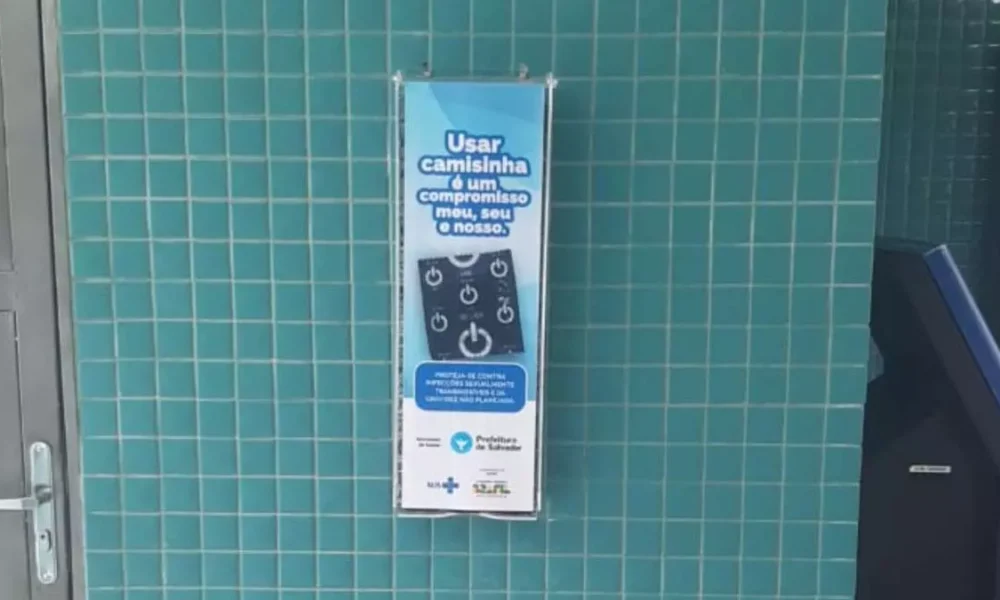 Com o objetivo de estimular a prevenção de infecções sexualmente transmissíveis, nas estações do BRT foram instalados
