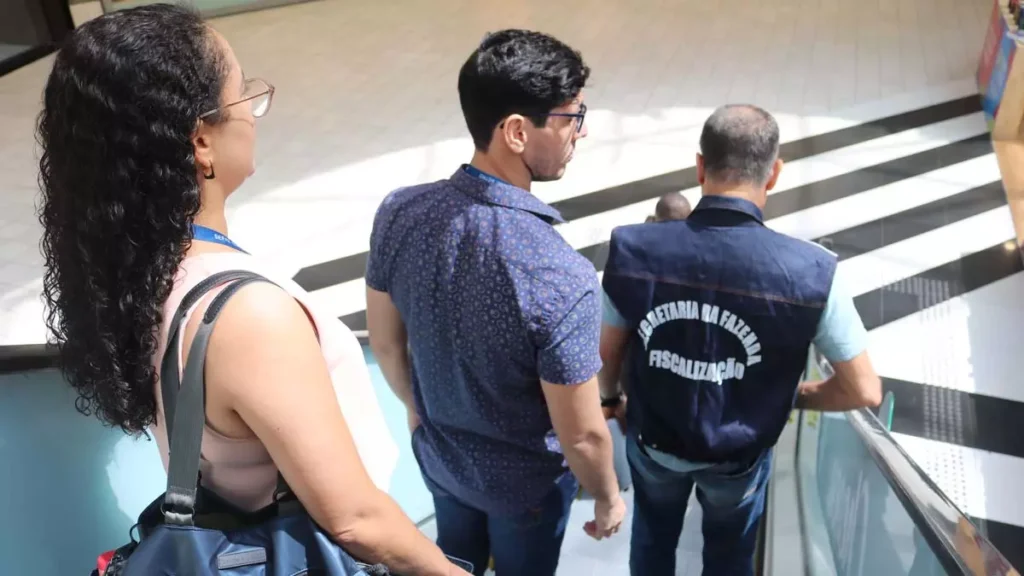 fisco junto a estabelecimentos comerciais em toda a Bahia, a operação Fisco Presente já alcançou 38,7 mil contribuintes,