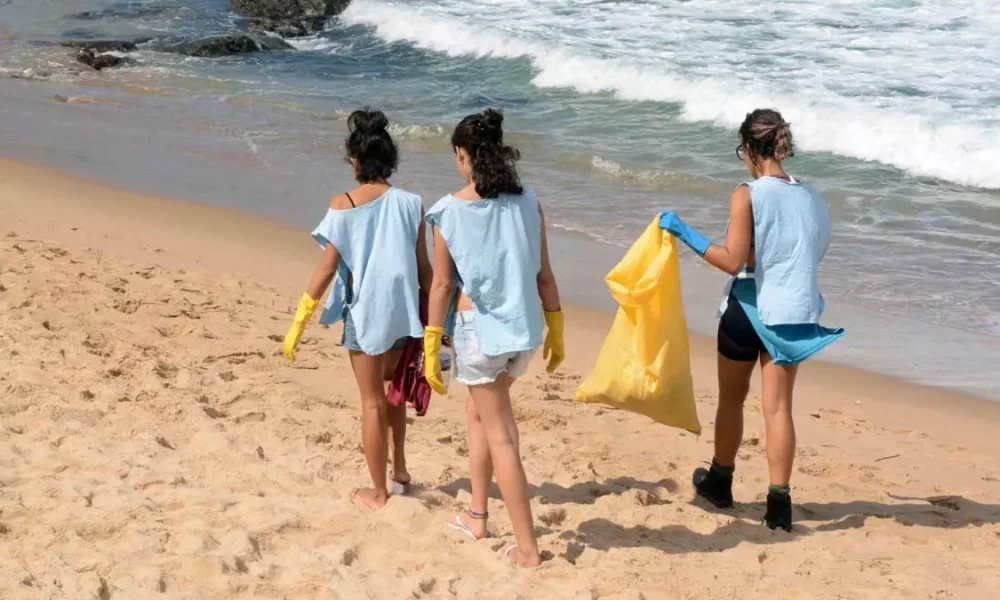 ação de limpeza e conscientização na Praia da Penha, na Ribeira. O evento começa a partir das 8h e envolve roda de conversa e limpeza