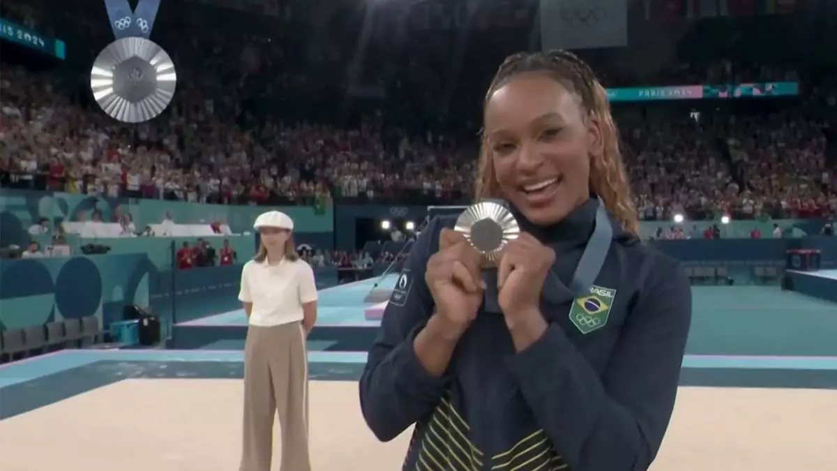 Rebeca Andrade conquistou a medalha de prata, em um embate histórico com a norte-americana Simone Biles, que ficou com o ouro