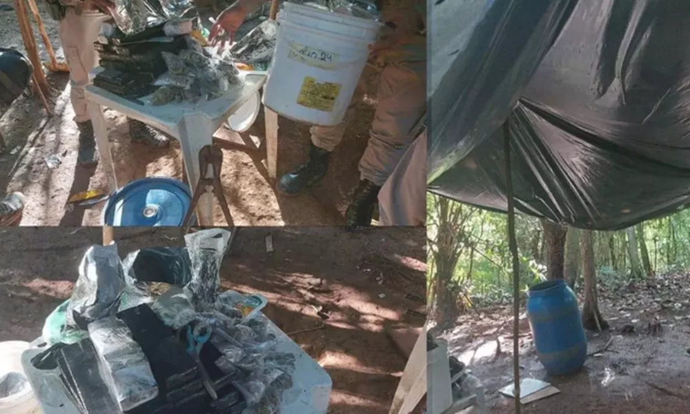 Policiais militares da Rondesp Atlântico apreenderam drogas em um acampamento montado por traficantes, na tarde de sexta-feira (9),