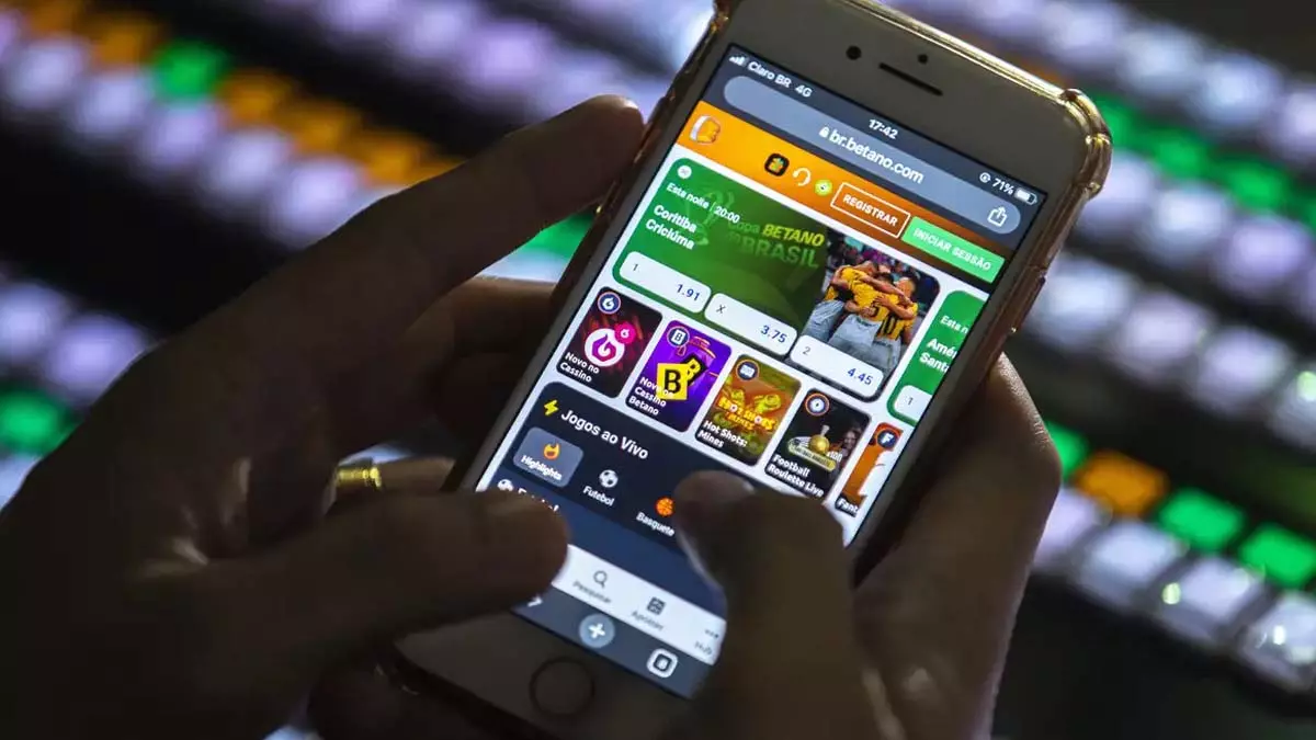 O gasto com apostas esportivas em plataformas online, as bets, está impactando o consumo de mercadorias e serviços, sobretudo