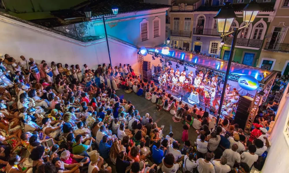 Nesta sexta-feira (6), a Orkestra Rumpilezz retorna ao Centro Histórico para mais uma apresentação do projeto "Rumpilezz Funfun no Passo"