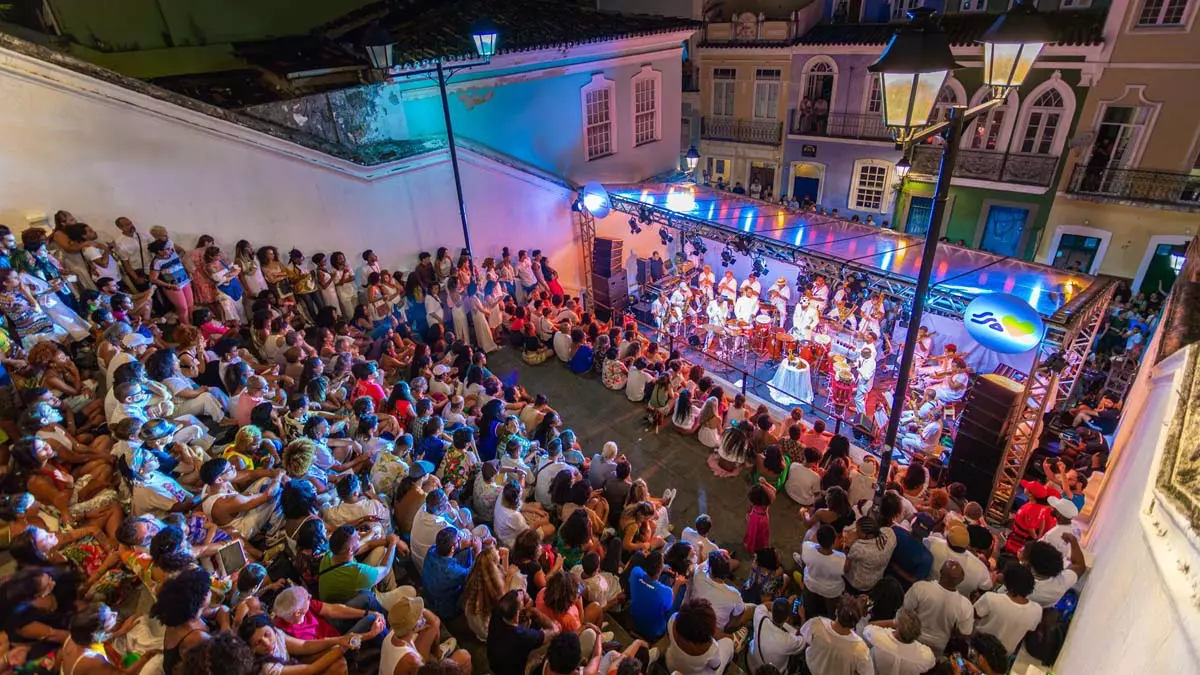 Nesta sexta-feira (6), a Orkestra Rumpilezz retorna ao Centro Histórico para mais uma apresentação do projeto "Rumpilezz Funfun no Passo"
