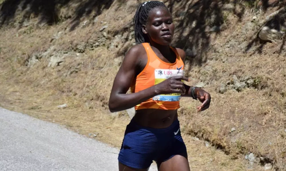 A atleta olímpica ugandense Rebecca Cheptegei morreu em um hospital queniano após sofrer queimaduras em 80% do corpo