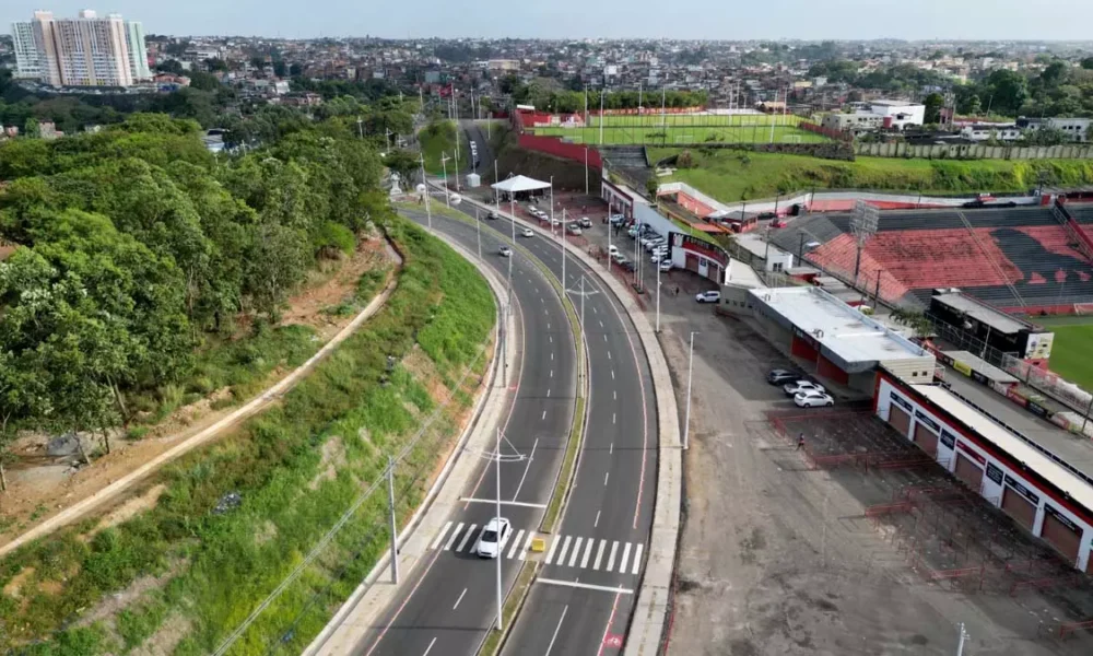 A duplicação da Rua Artêmio Castro Valente, no trecho entre a Praça Júlio Rêgo e a Via Mário Sérgio (Via Barradão), foi entregue