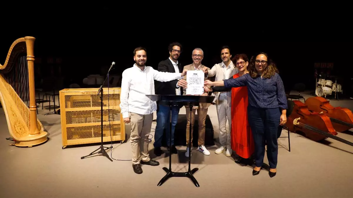 na ordem de R$26 milhões, com a Associação Amigos do Teatro Castro Alves (ATCA) para a gestão da Orquestra Sinfônica da Bahia (OSBA).