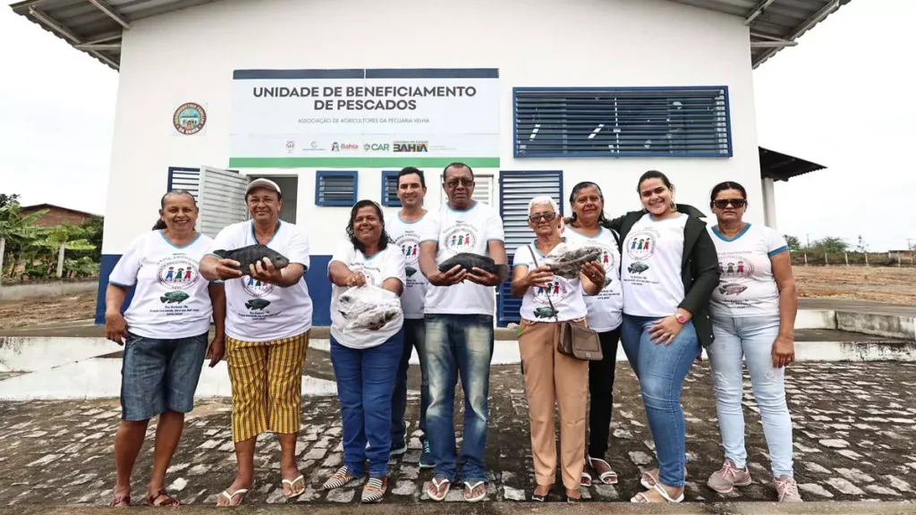 entregou uma Unidade de Beneficiamento de Pescados à Associação de Agricultores da Pecuária Velha (AAPV), em Ruy Barbosa.