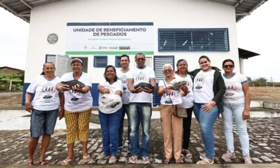 entregou uma Unidade de Beneficiamento de Pescados à Associação de Agricultores da Pecuária Velha (AAPV), em Ruy Barbosa.