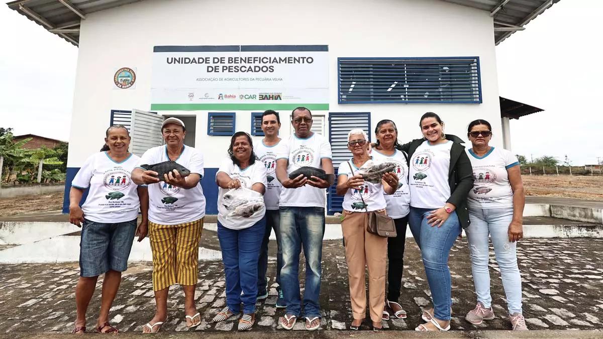 entregou uma Unidade de Beneficiamento de Pescados à Associação de Agricultores da Pecuária Velha (AAPV), em Ruy Barbosa.