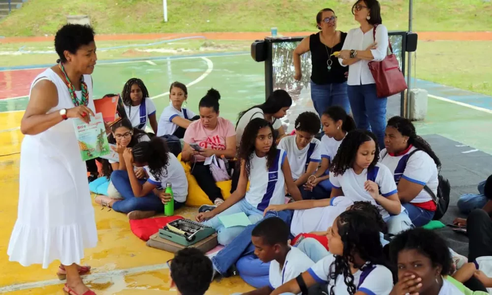 O universo infantojuvenil da escritora Clarice Lispector foi apresentado a estudantes da Escola Municipal Nova Sussuarana, na manhã
