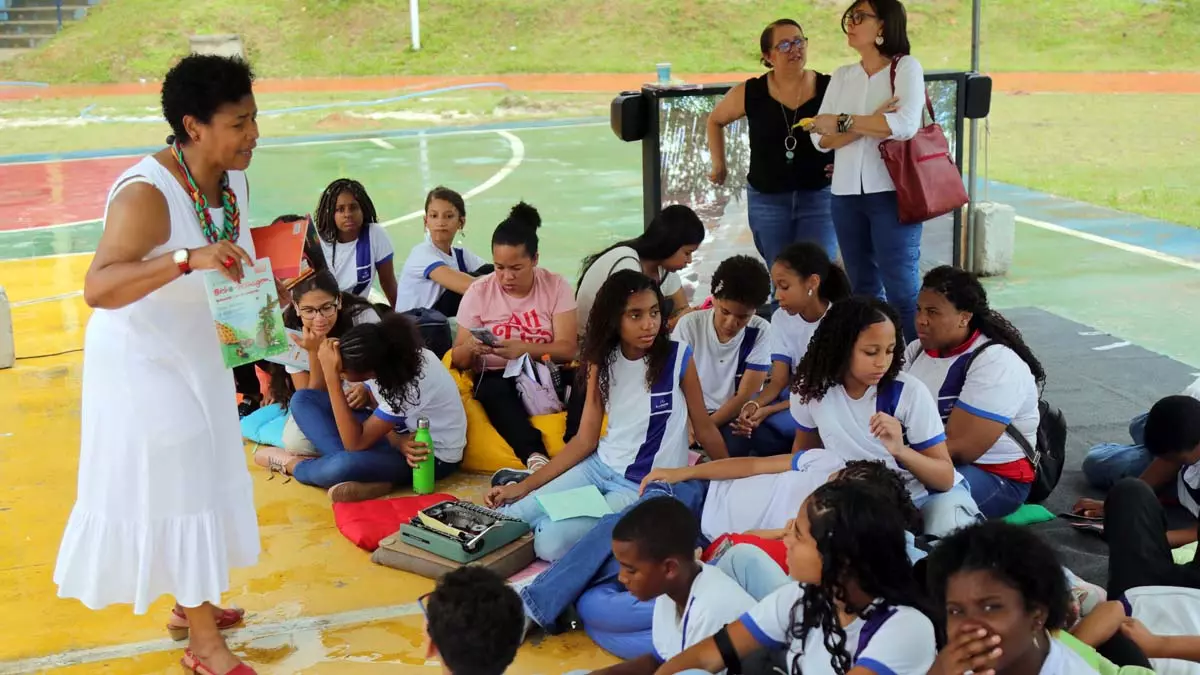 O universo infantojuvenil da escritora Clarice Lispector foi apresentado a estudantes da Escola Municipal Nova Sussuarana, na manhã