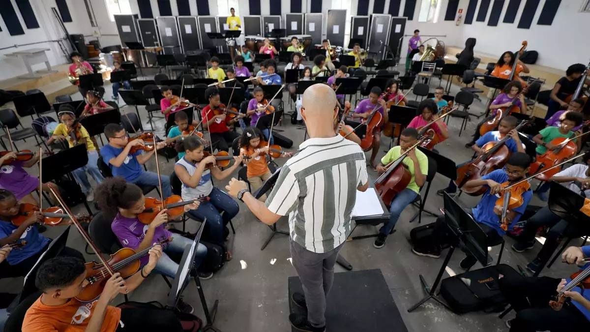 Outra importante iniciativa voltada para o público jovem são os Núcleos Estaduais de Orquestras Infantis e Juvenis da Bahia (Neojiba).