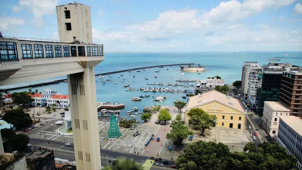 As obras de requalificação do Elevador Lacerda, um dos pontos turísticos mais icônicos de Salvador e importante meio