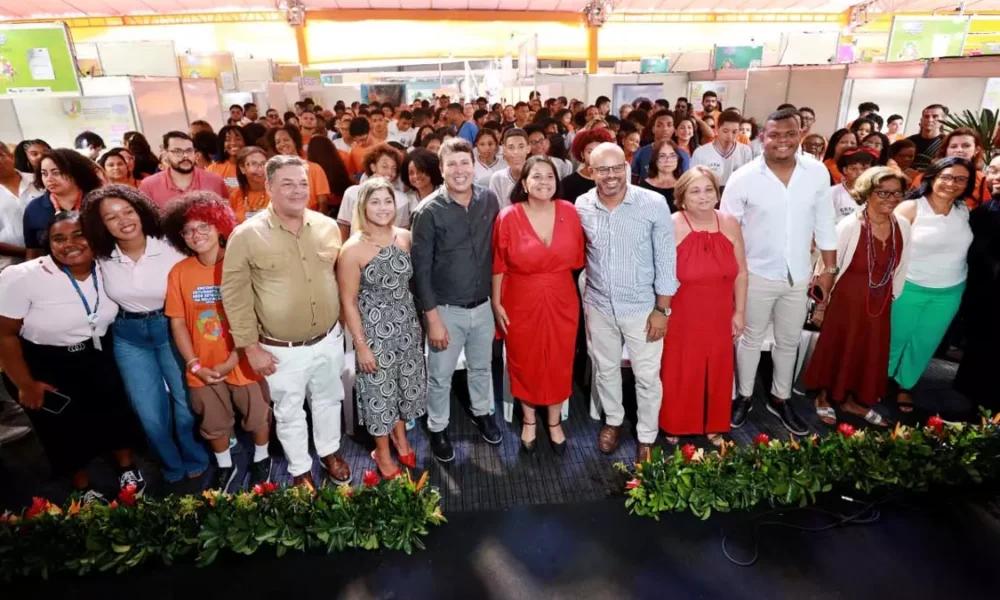 Com o tema "As ciências e a sustentabilidade: caminhos para a democracia", estudantes e professores-orientadores de escolas estaduais