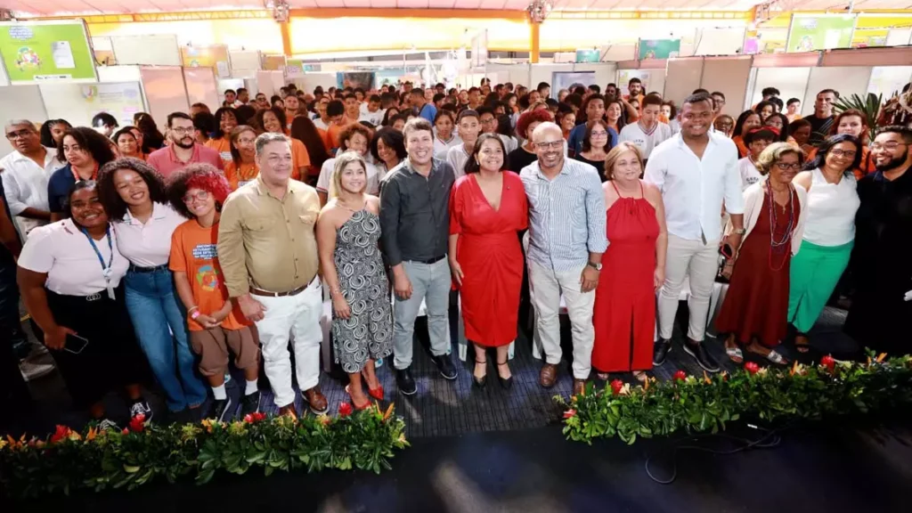 Com o tema "As ciências e a sustentabilidade: caminhos para a democracia", estudantes e professores-orientadores de escolas estaduais