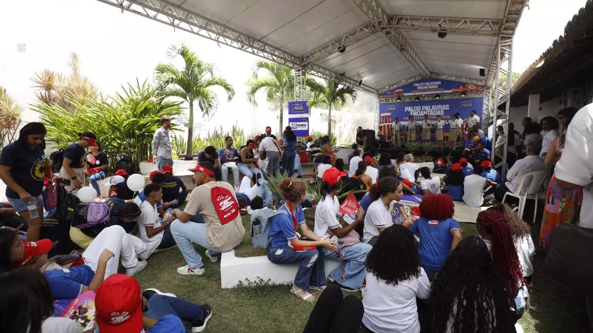 Com o tema “O mundo da literatura em festa”, foi aberta, nesta quinta-feira (17), a 12ª Feira Literária Internacional de Cachoeira (Flica),