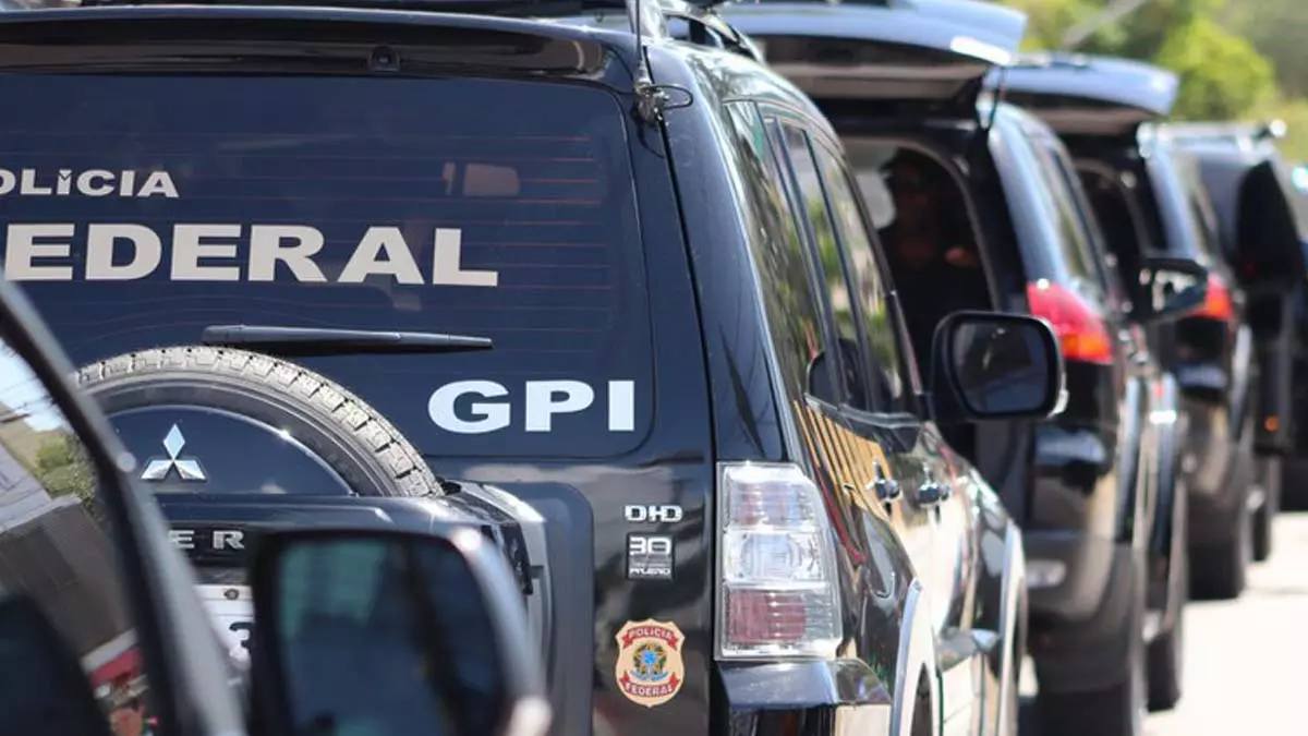 A Polícia Federal deflagrou, na manhã desta sexta-feira (4), a Operação Compra de Voto para cumprimento de três mandados de busca