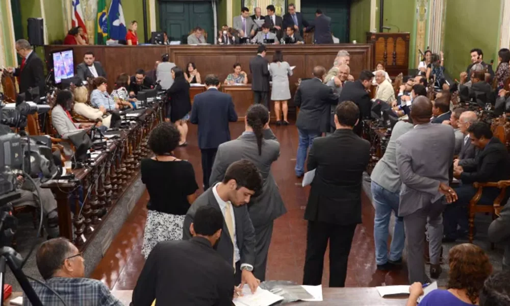 A Câmara Municipal de Salvador terá 17 novos vereadores para a 20ª Legislatura (2025-2028). Dos 43 titulares, 26 conseguiram se