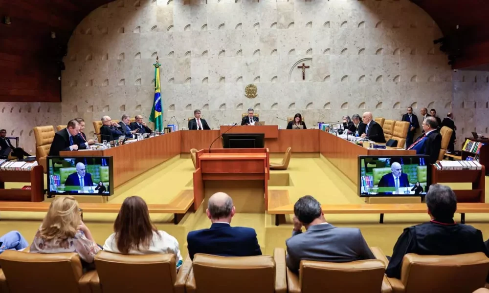 STF formou nesta segunda-feira (25) maioria de votos para permitir a continuidade do uso de símbolos religiosos em órgãos