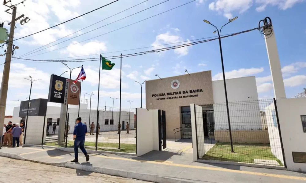 nesta sexta-feira (1), a inauguração de um sistema de abastecimento, realizada pelo governador Jerônimo Rodrigues, em visita a Macururé. 