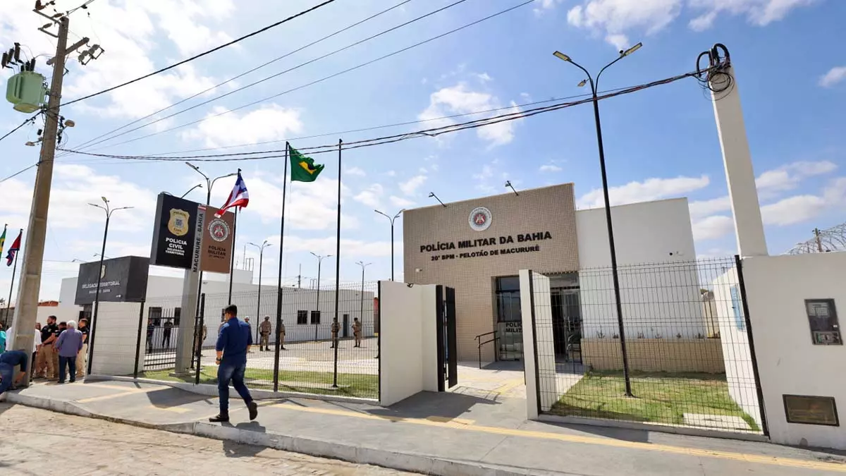 nesta sexta-feira (1), a inauguração de um sistema de abastecimento, realizada pelo governador Jerônimo Rodrigues, em visita a Macururé.