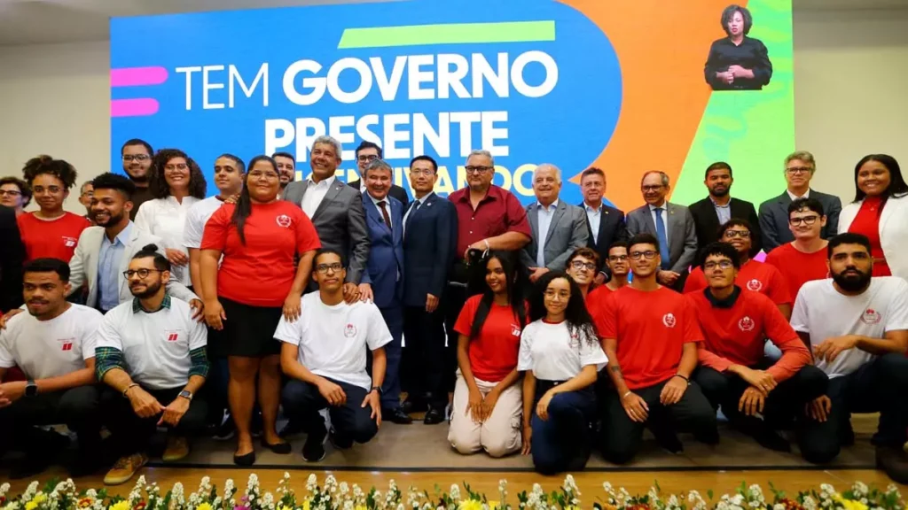 O Governo do Estado anunciou, nesta segunda-feira (25), a instalação de cerca de 15 mil cisternas em 71 municípios rurais.