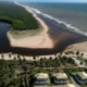 A praia de Baixio, localizada no litoral norte da Bahia, será palco do maior investimento já realizado pelo setor turístico privado no Brasil: