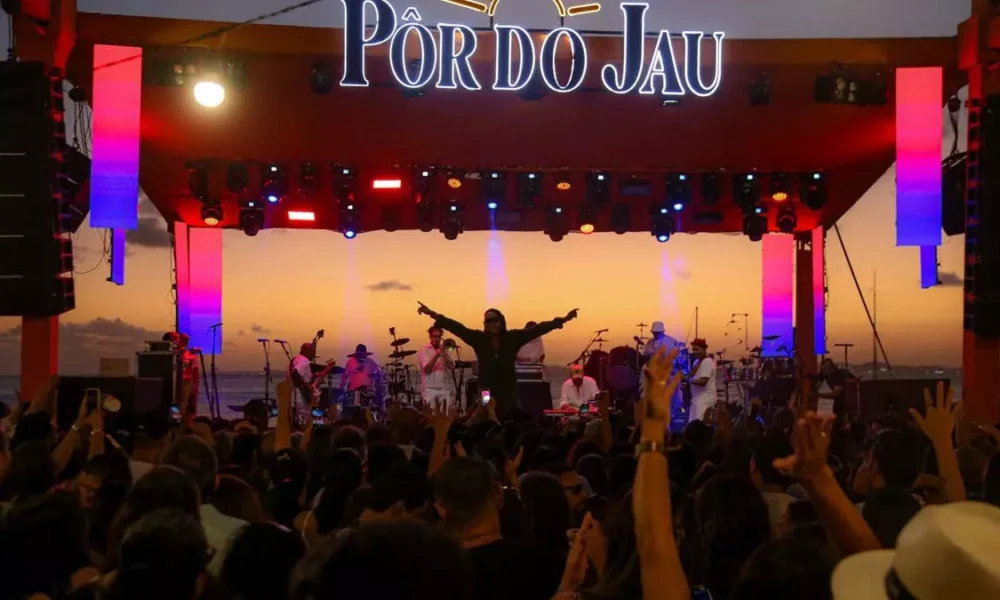 O cantor e compositor Jau acaba de lançar o audiovisual “Pôr do Jau”, que foi gravado durante o evento de mesmo nome,