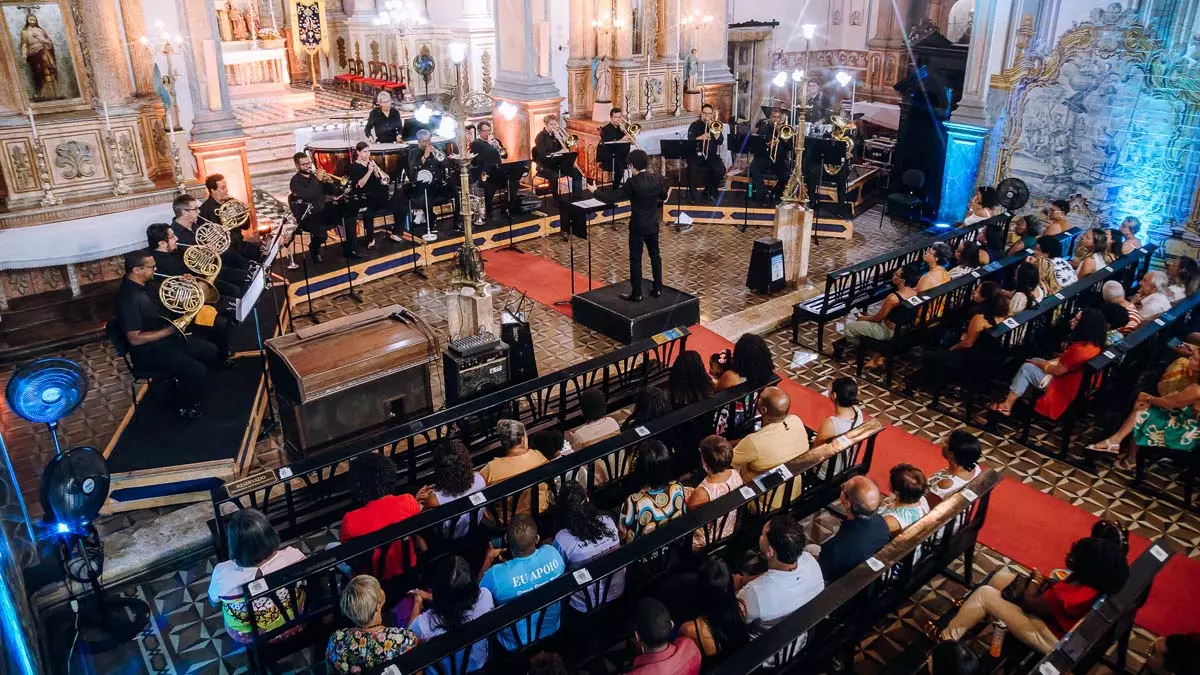 A Orquestra Sinfônica da Bahia abre sua programação de dezembro com mais uma edição do projeto OSBA na Estrada, que leva