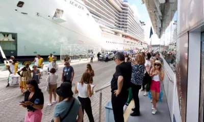 porte, com capacidade para mais de cinco mil passageiros. O navio saiu de Santa Cruz de Tenerife, na Espanha, e segue,