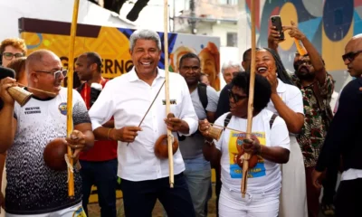 Na ocasião, o governador Jerônimo Rodrigues regulamentou a Lei Moa do Katendê, de salvaguarda da capoeira, lançou o projeto Capoeira