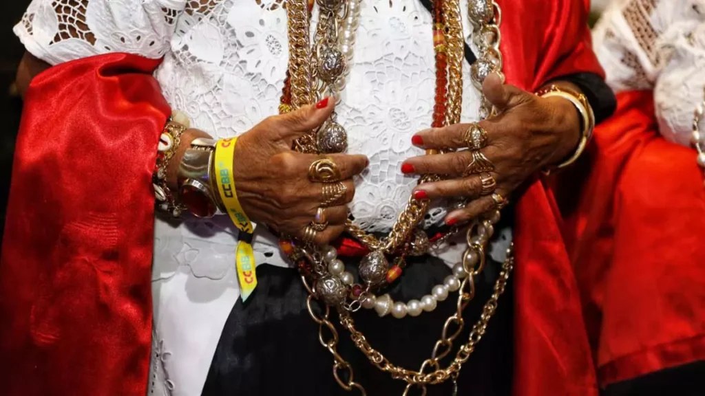 Com a batida feminina da Banda Didá e a presença de integrantes da Irmandade da Boa Morte, foi aberta nesta quarta-feira (6), a exposição