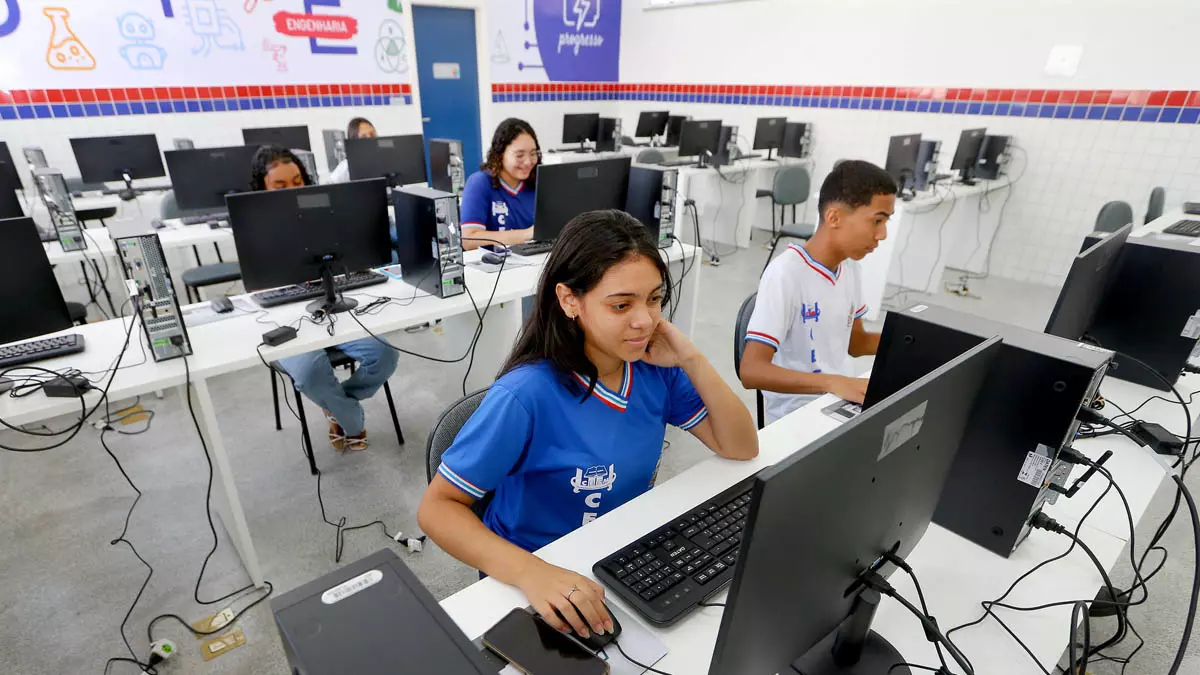 R$ 104,5 milhões tiveram como destinação 390 obras e reforma em colégios de toda a Bahia. Dois complexos poliesportivos foram construídos
