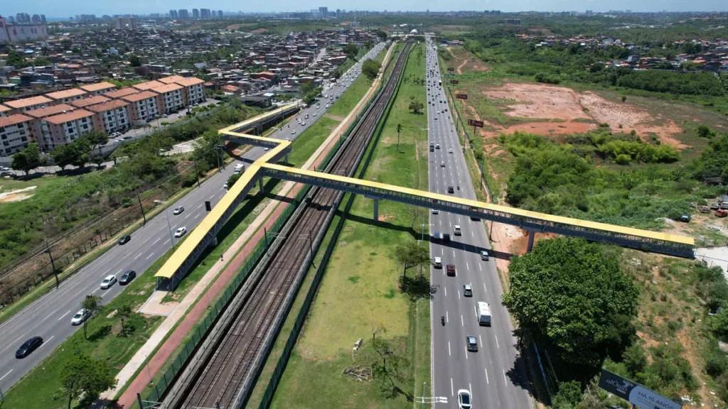 Quem trafega por Mussurunga e Bairro da Paz conta, a partir desta terça-feira (10), com uma nova passarela na Avenida Paralela.