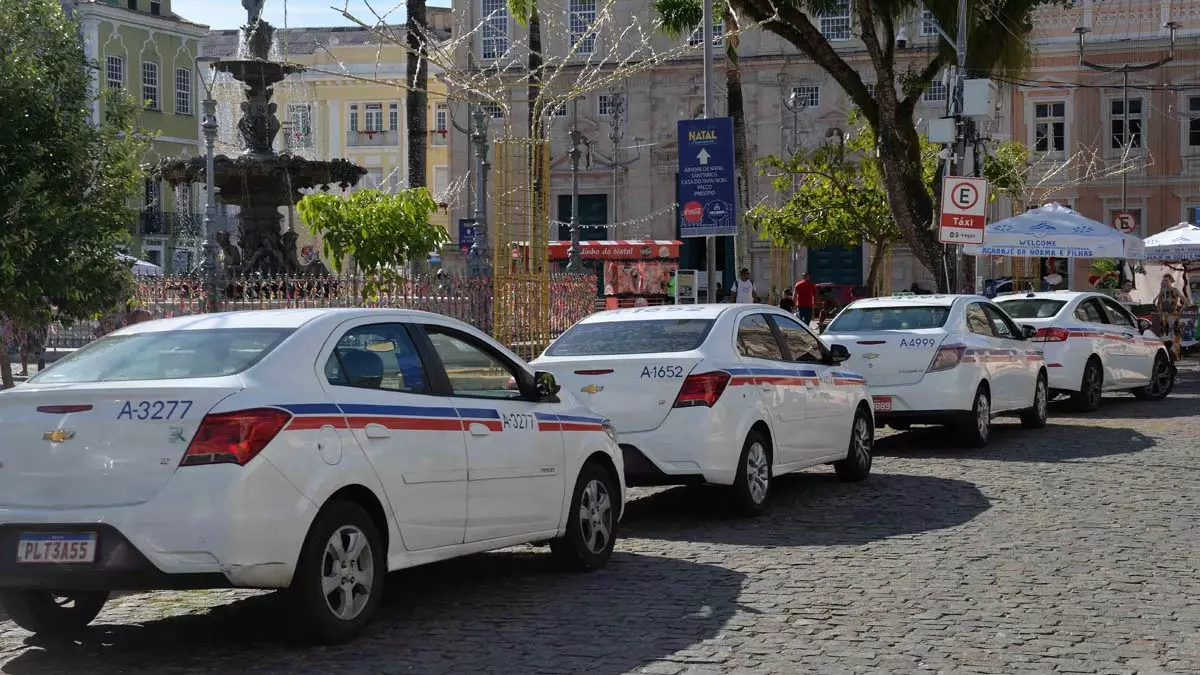 Desde domingo (1º), os taxistas de Salvador poderão cobrar corridas na Bandeira 2 durante todo o mês de dezembro.