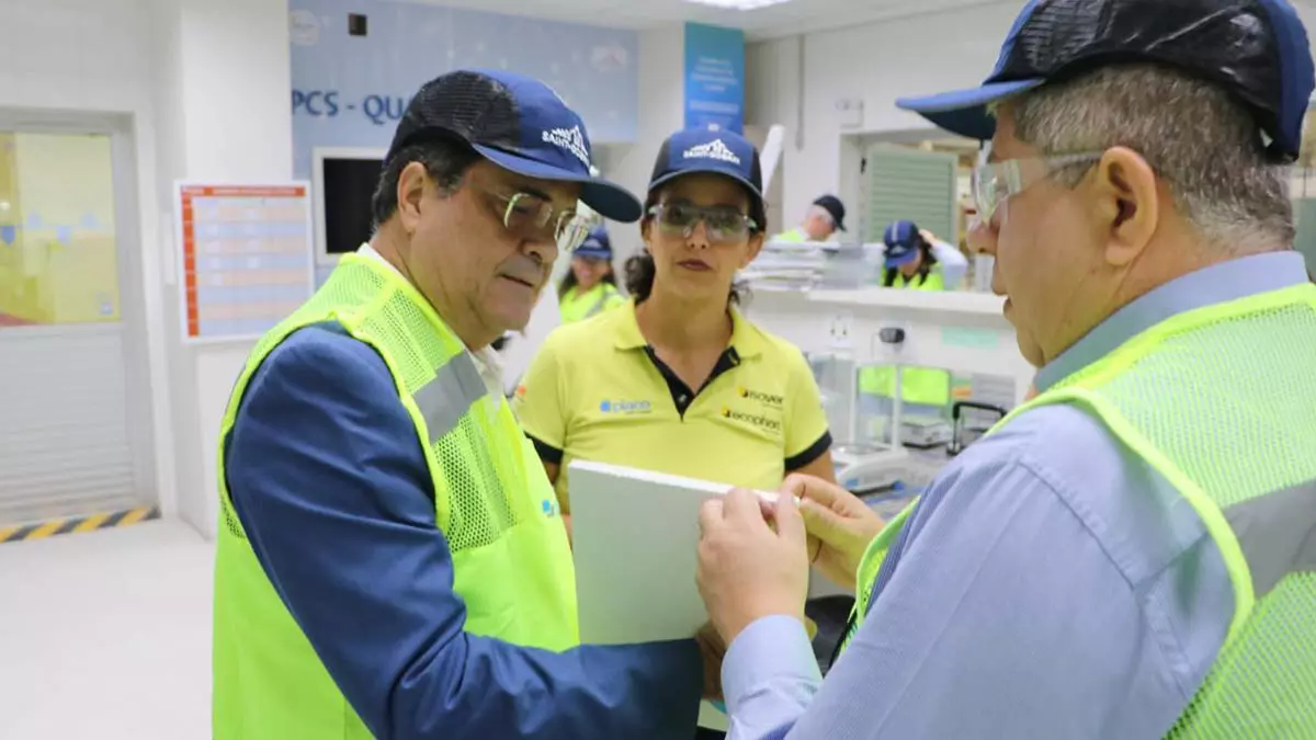 A fábrica da Placo, do grupo francês Saint Gobain, instalada há 10 anos no município de Feira de Santana, na Bahia, recebeu a visita