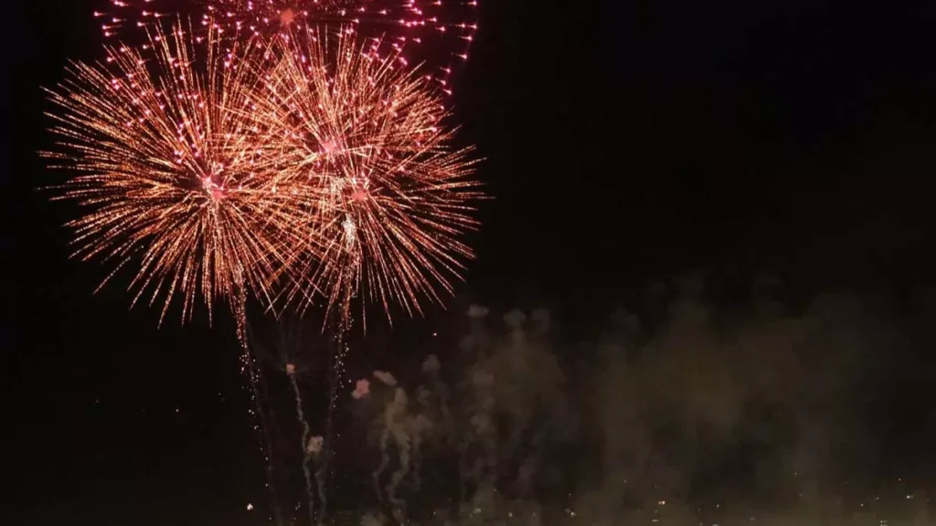 Como já é tradicional, a virada de ano em Salvador será marcada por queima de fogos em diversos pontos da cidade. O espetáculo