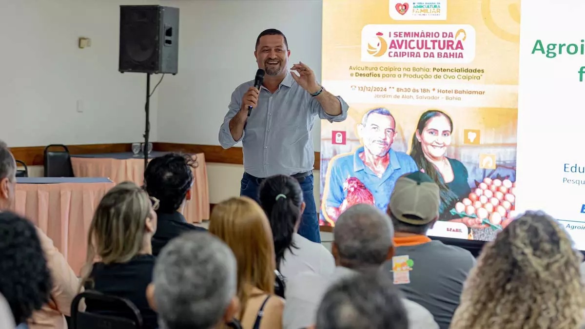 Sala cheia no Hotel Bahia Mar, em Salvador, para discutir o assunto do momento: como melhorar a avicultura caipira e aumentar a