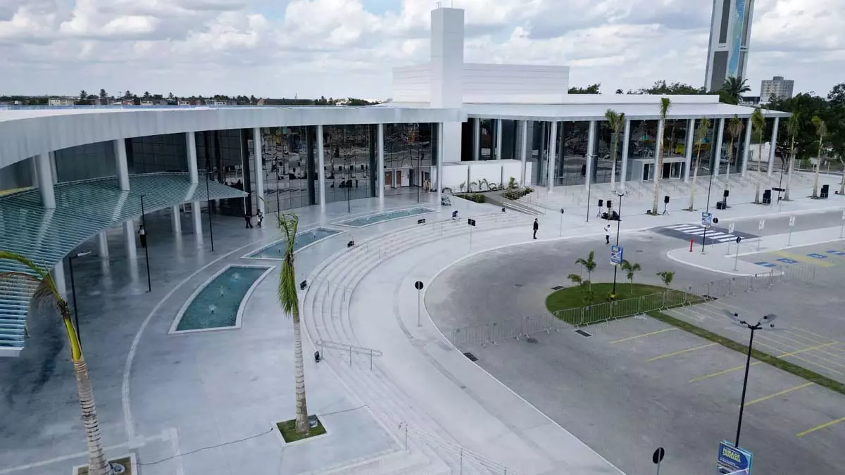 município mais populoso da Bahia, Feira de Santana, no Centro-Norte baiano, recebeu nesta segunda-feira (16), um Centro de Convenções