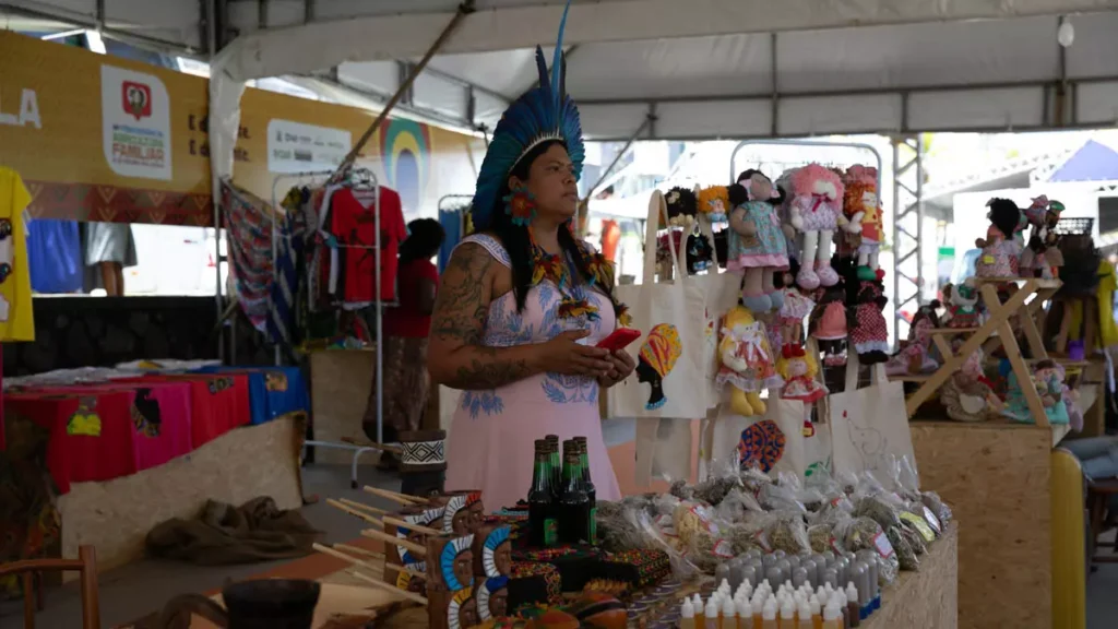 Arte e tradição ganham destaque na capital baiana, com as Tendas Indígena e Quilombola, que trazem suas culturas,