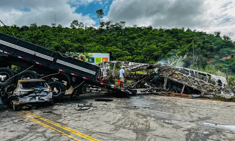 O Governo do Estado da Bahia decretou, em edição extra do Diário Oficial, neste domingo (22), luto oficial de dois dias, pelas mortes